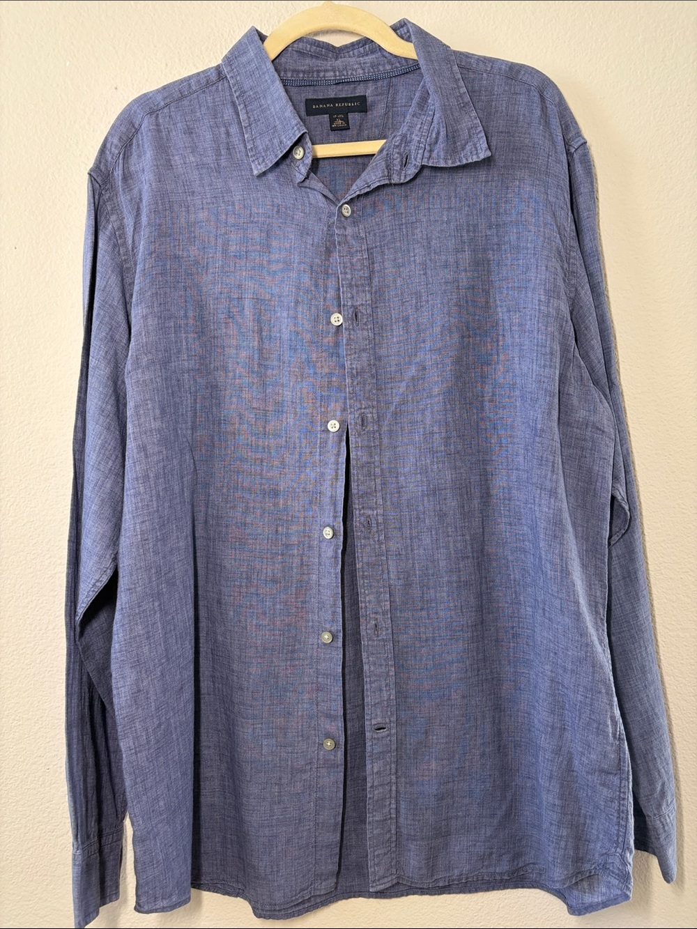 Banana Republic Heathered Blue Men's Button-Down Shirt